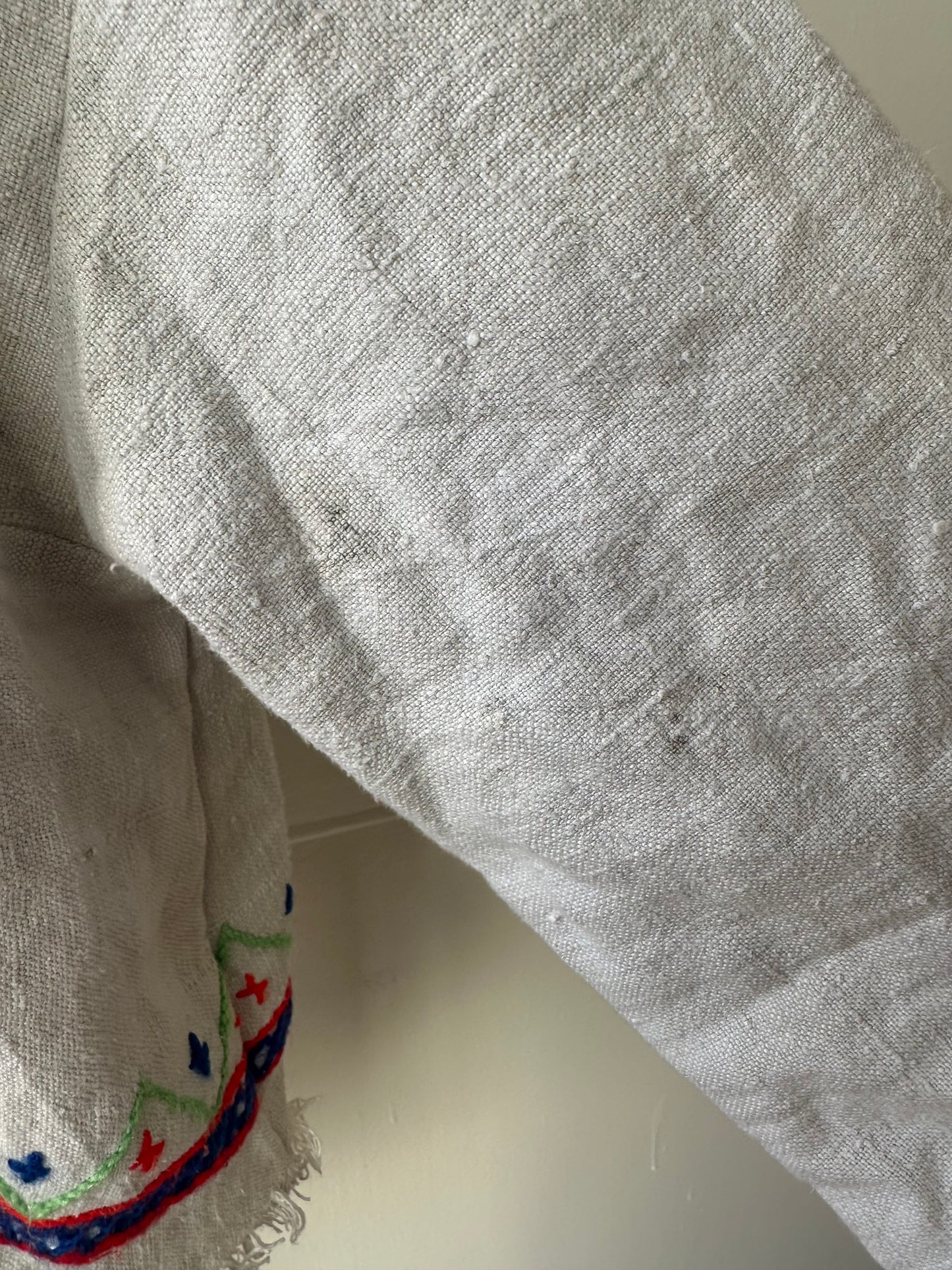 giacca corta in lino vecchio cucita a mano