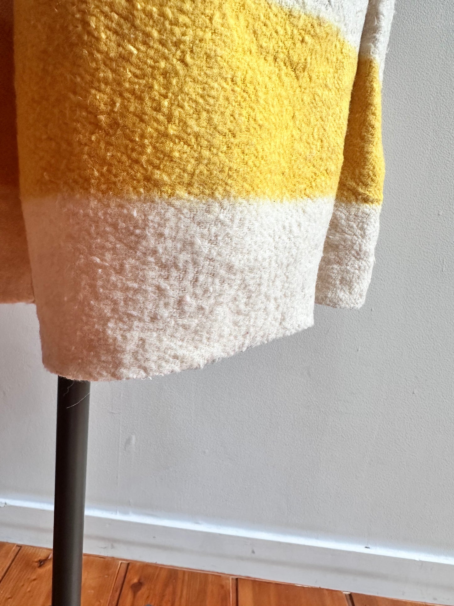 old blanket short pants / border