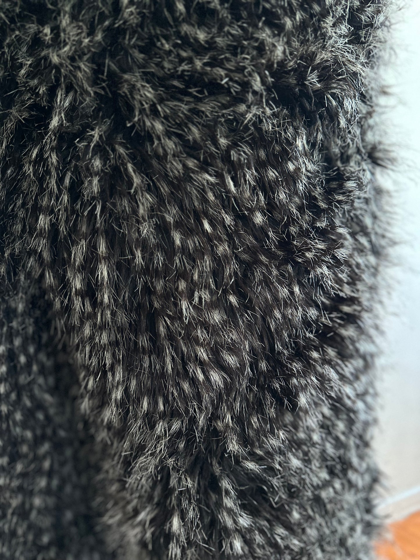 old fur pants / peacock black