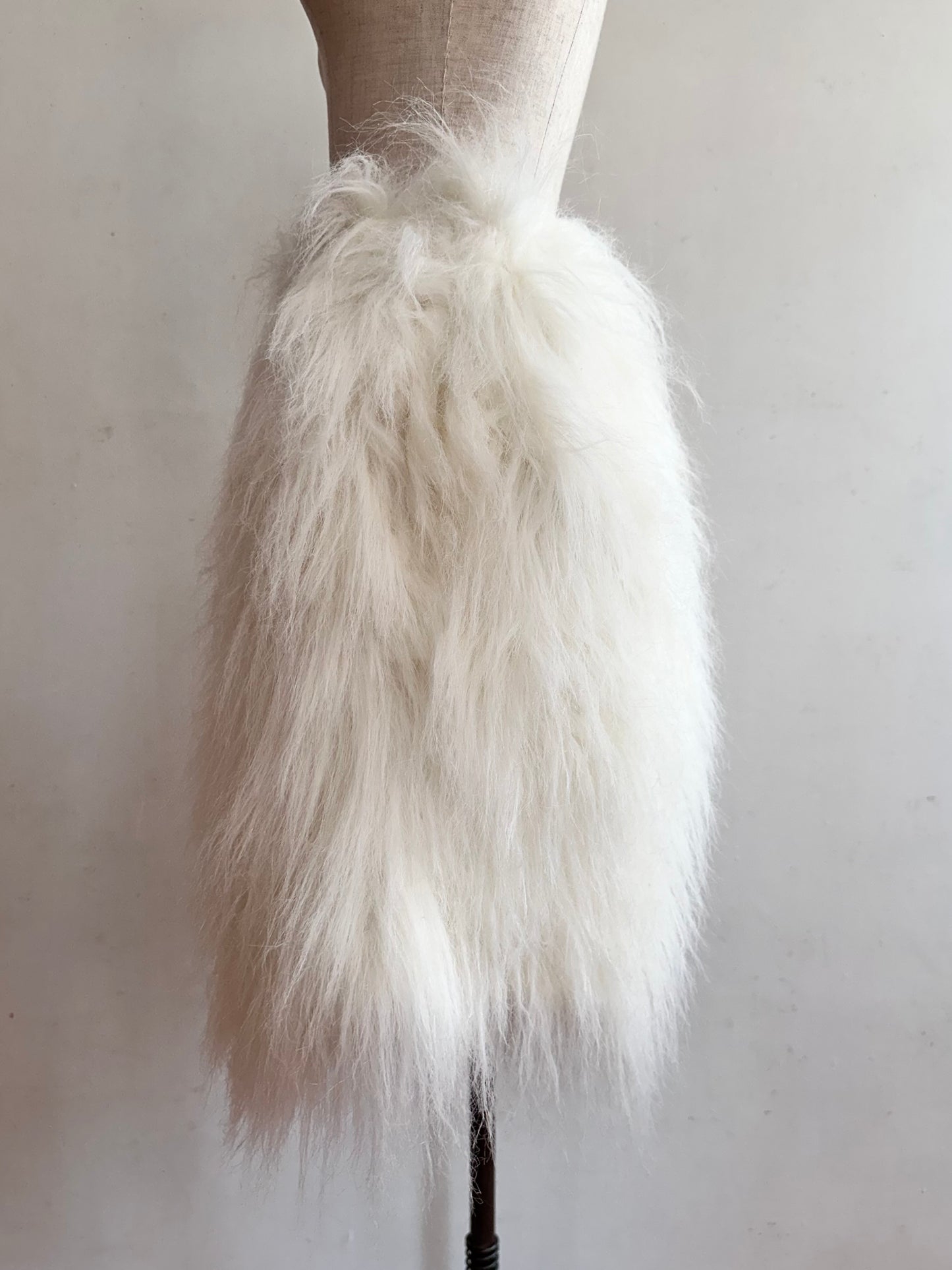 old fur short pants / white