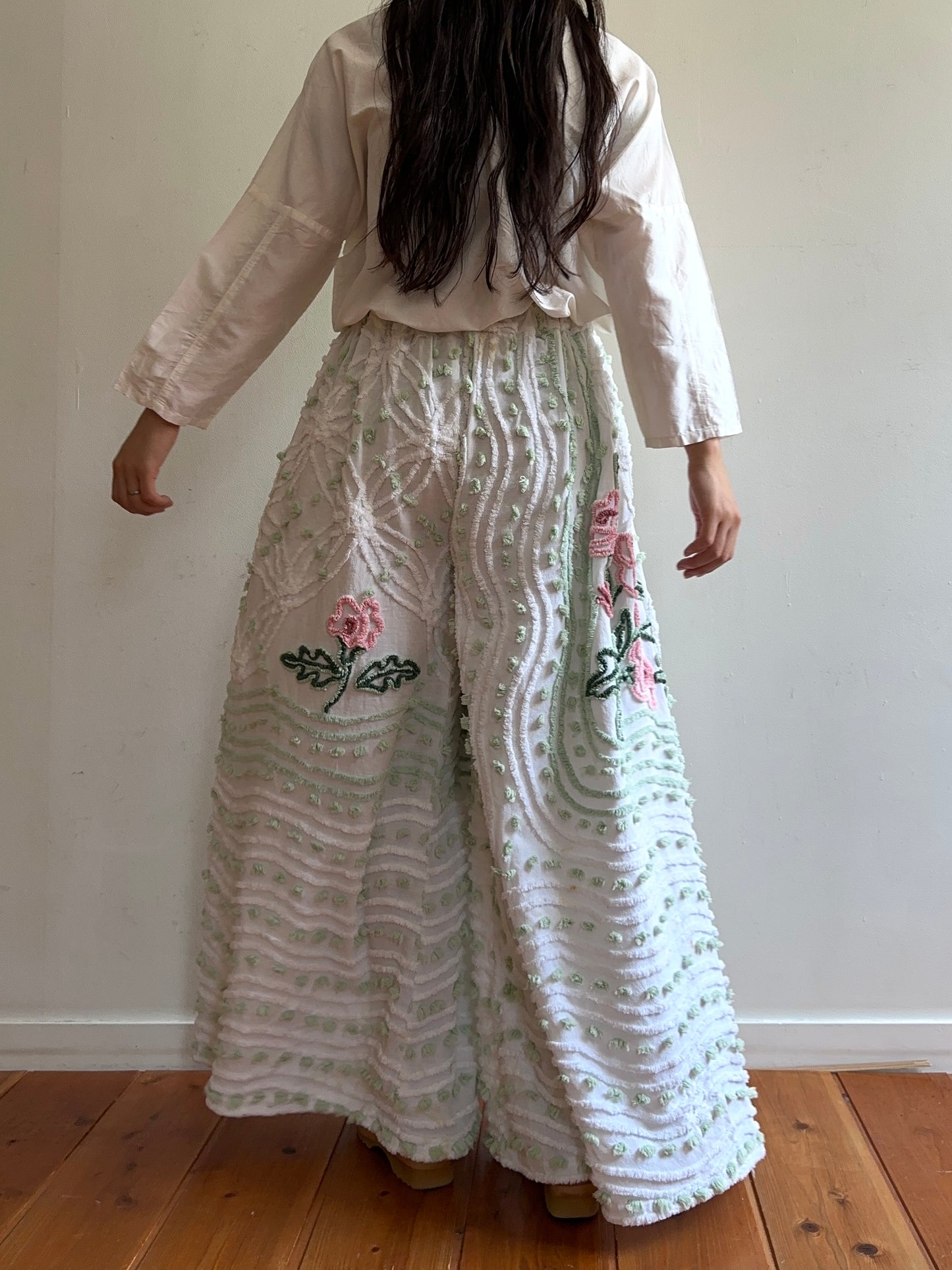 old chenille many tuck pants / muscat