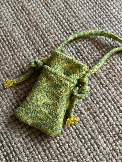 old coverlet shun-chan porch / dandelion