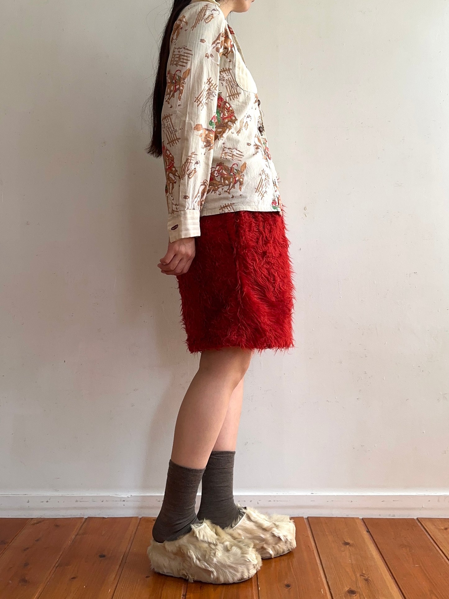 old fur short pants / wine
