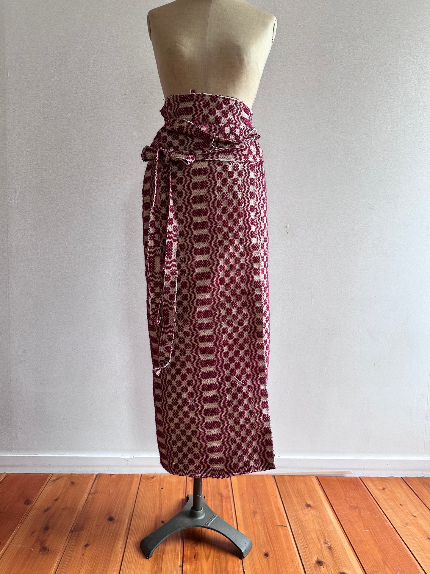 old coverlet wrap long skirt / bordeaux