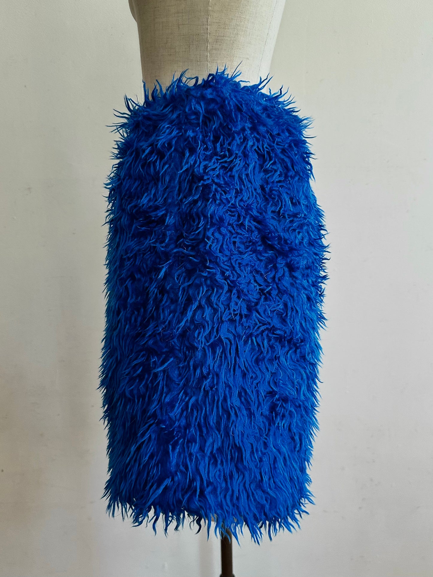 old fur short pants / blue