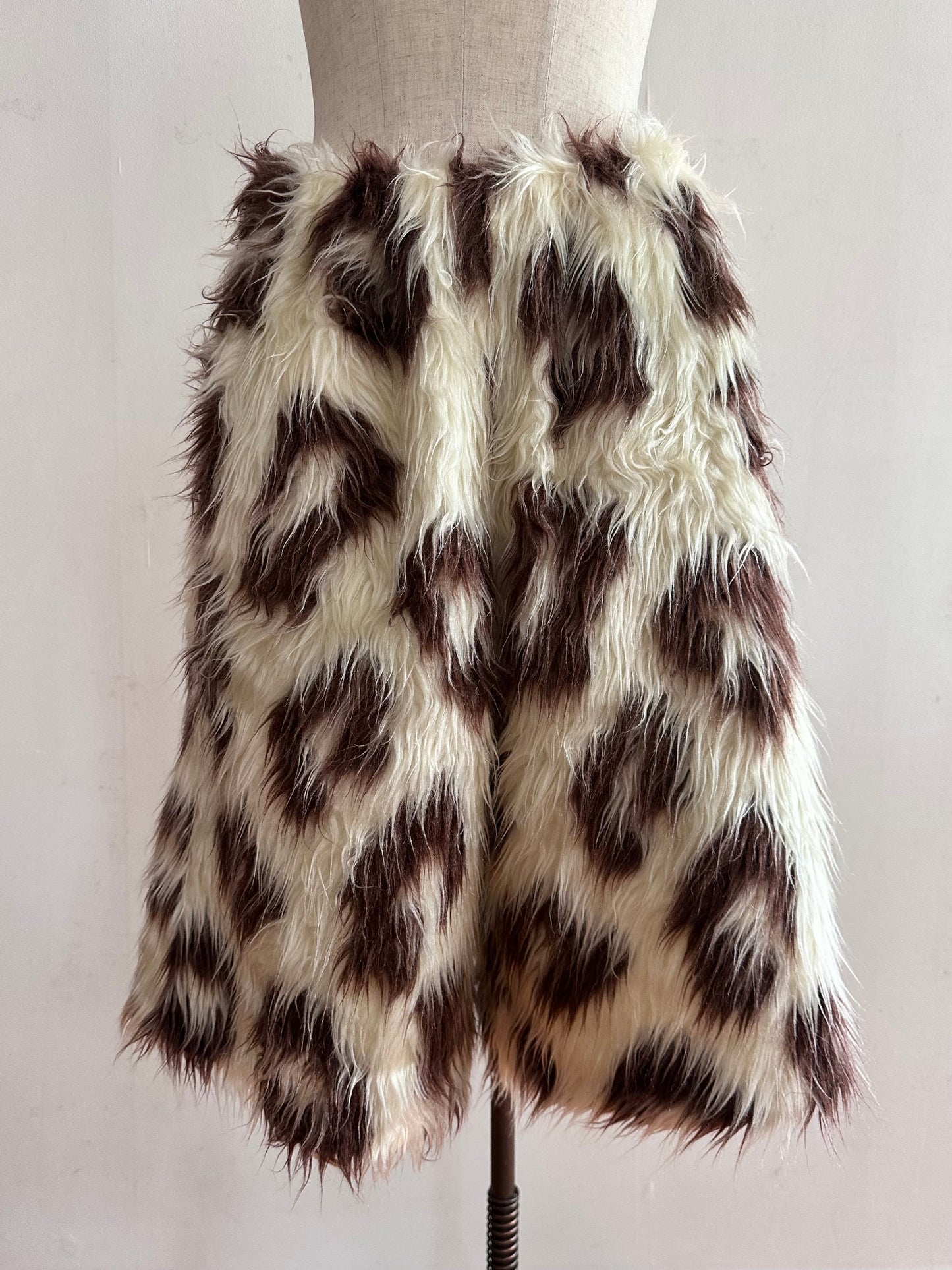 old fur half pants / snow leopard