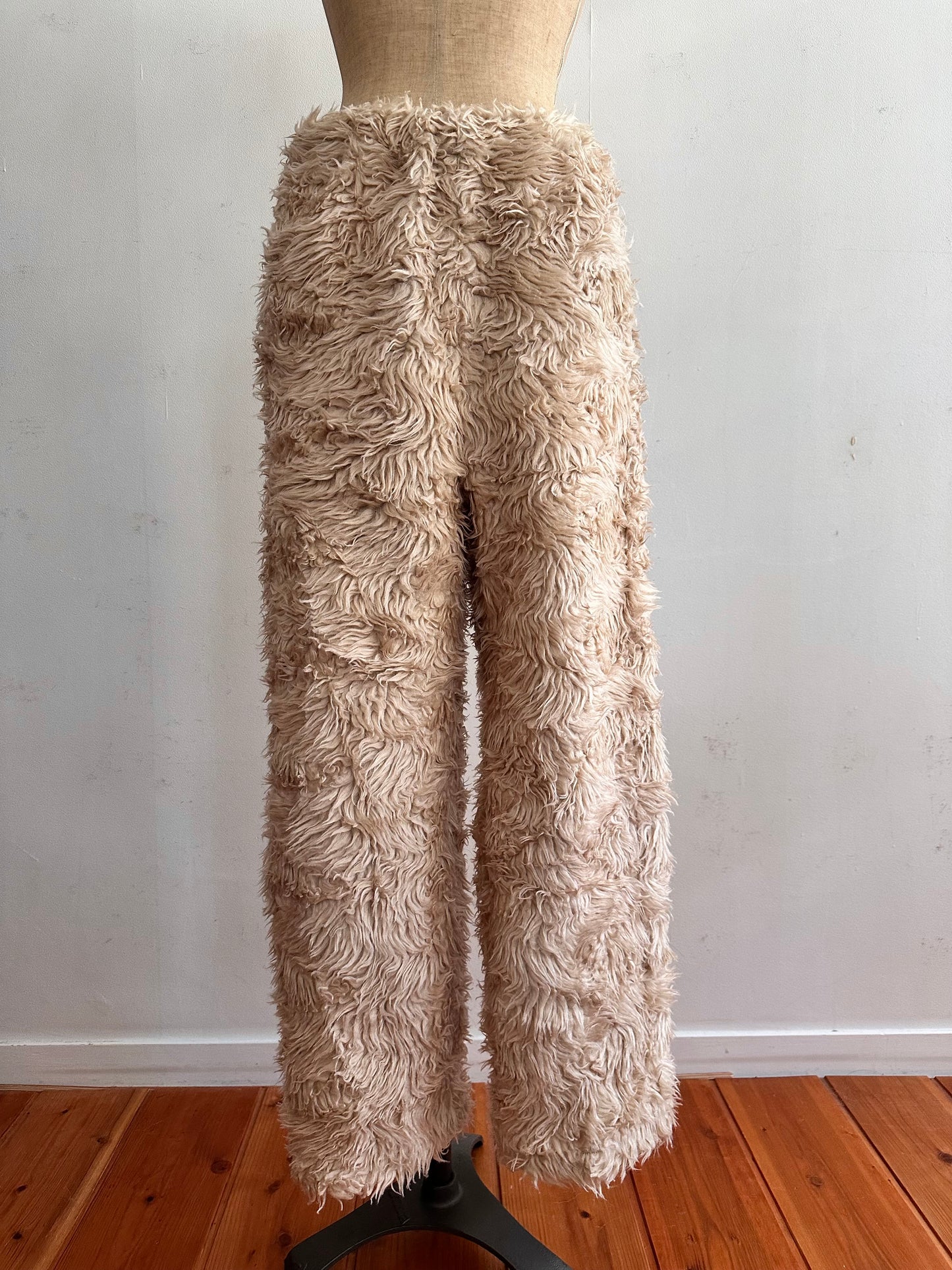 old fur pants /sand