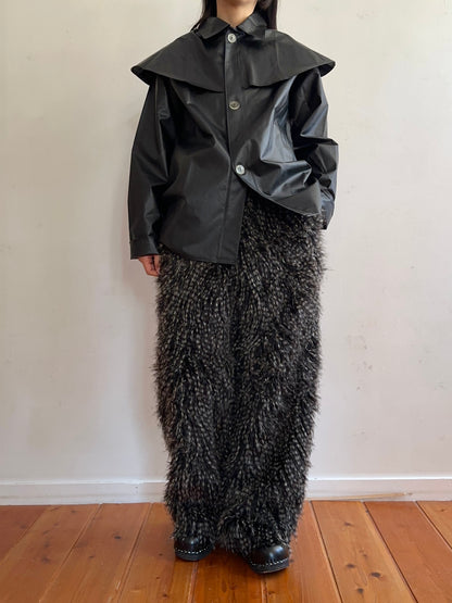 old fur pants / peacock black