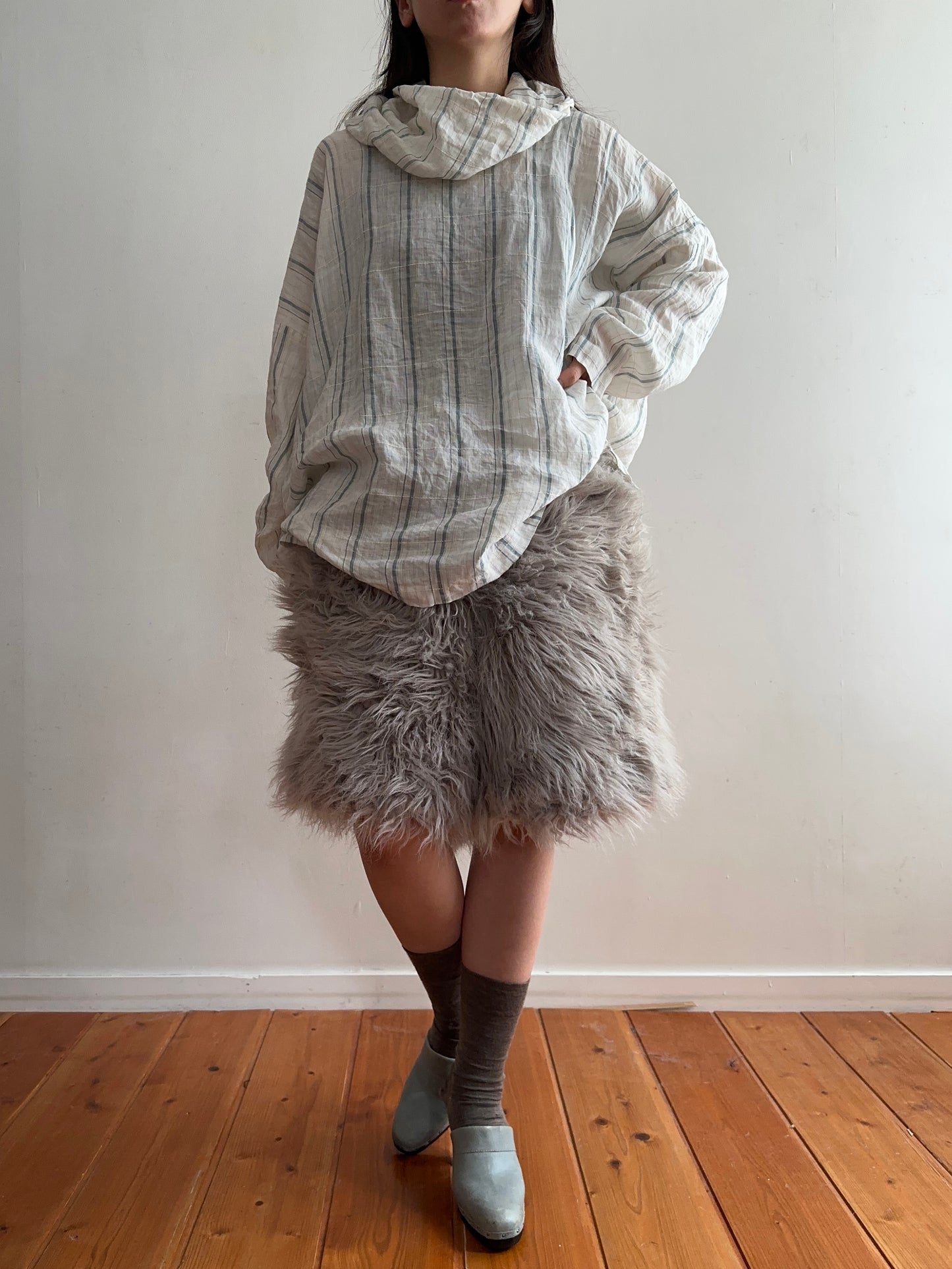 old fur short pants / silver