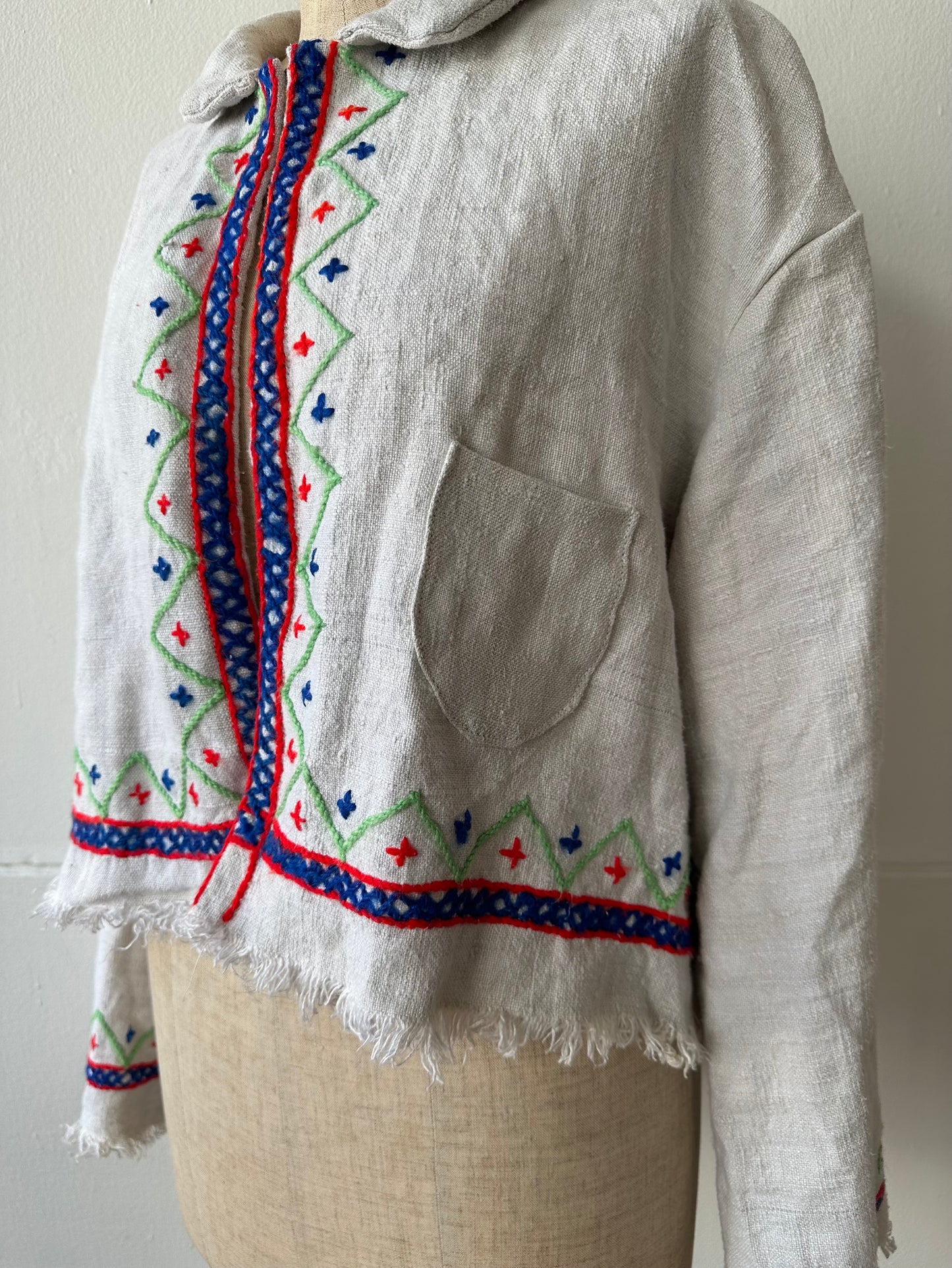 giacca corta in lino vecchio cucita a mano