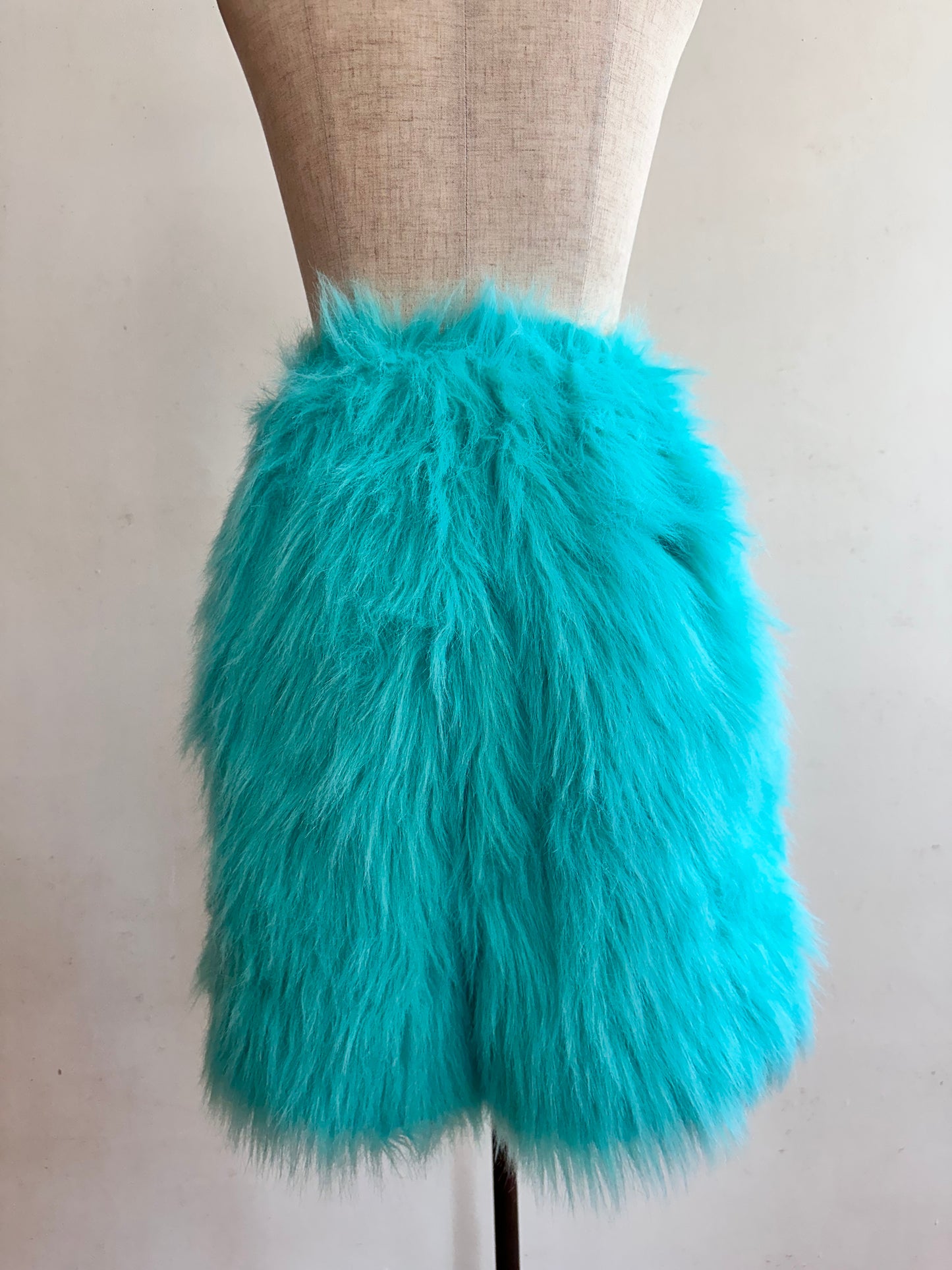 old fur short pants / turquoise
