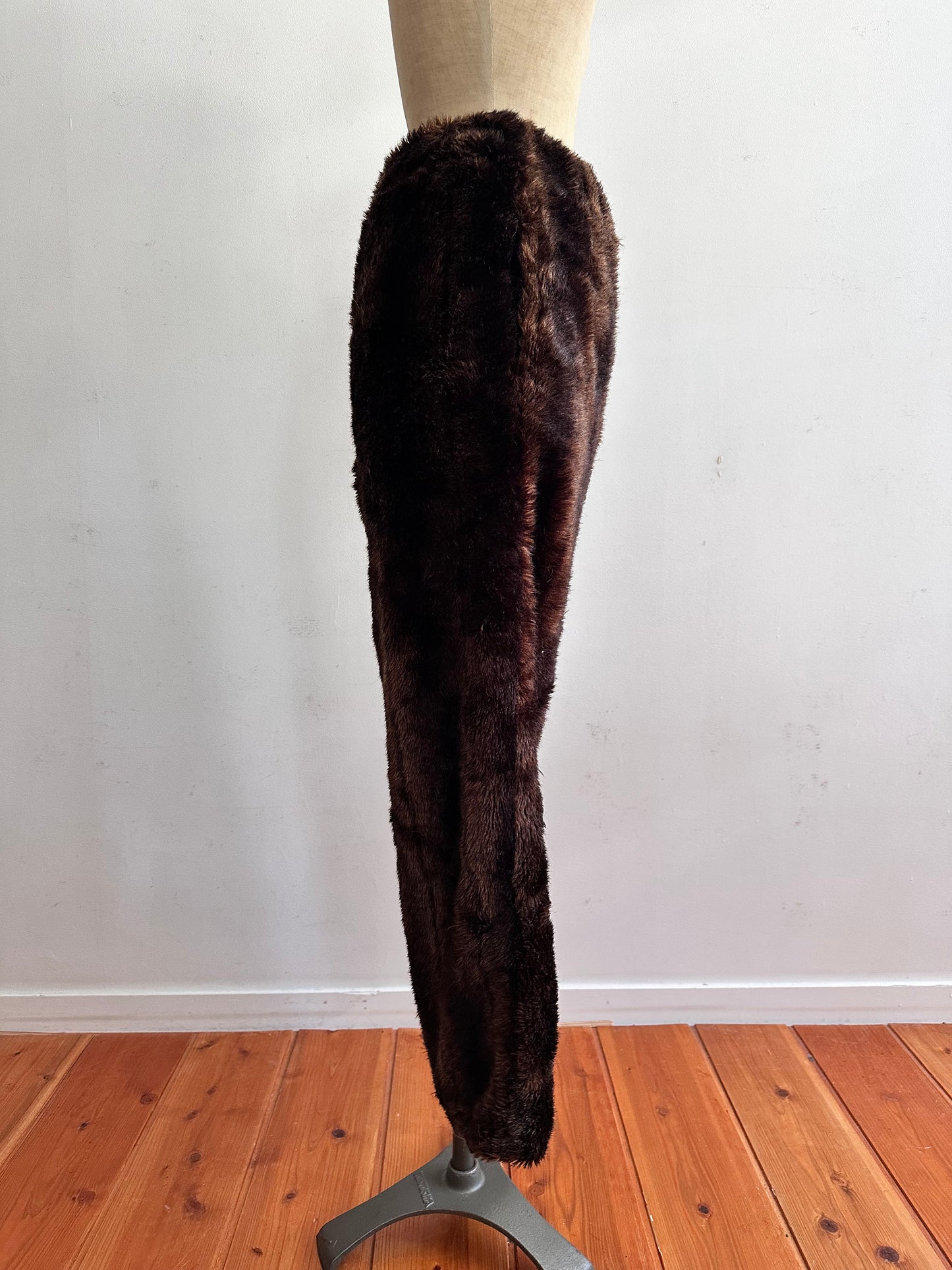old fur pants / dark brown stripe
