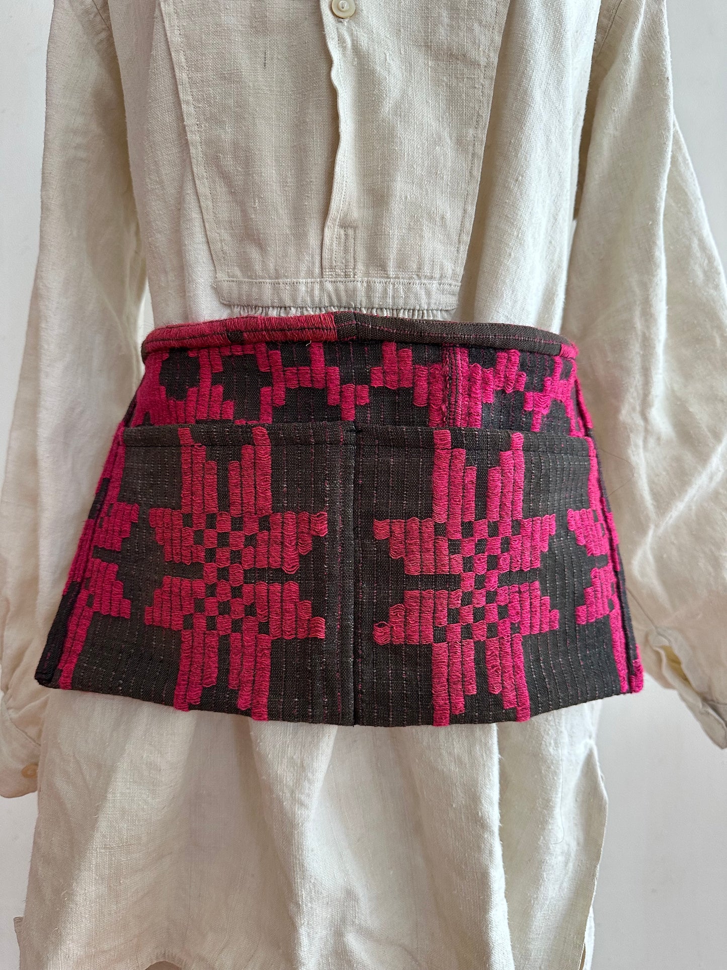 old coverlet work apron / black×pink