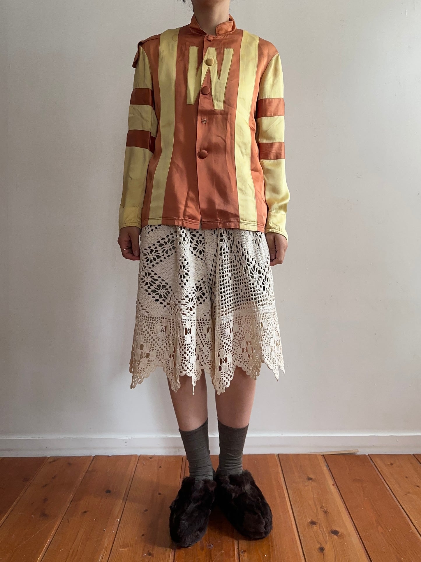 old crochet lace tuck short pants