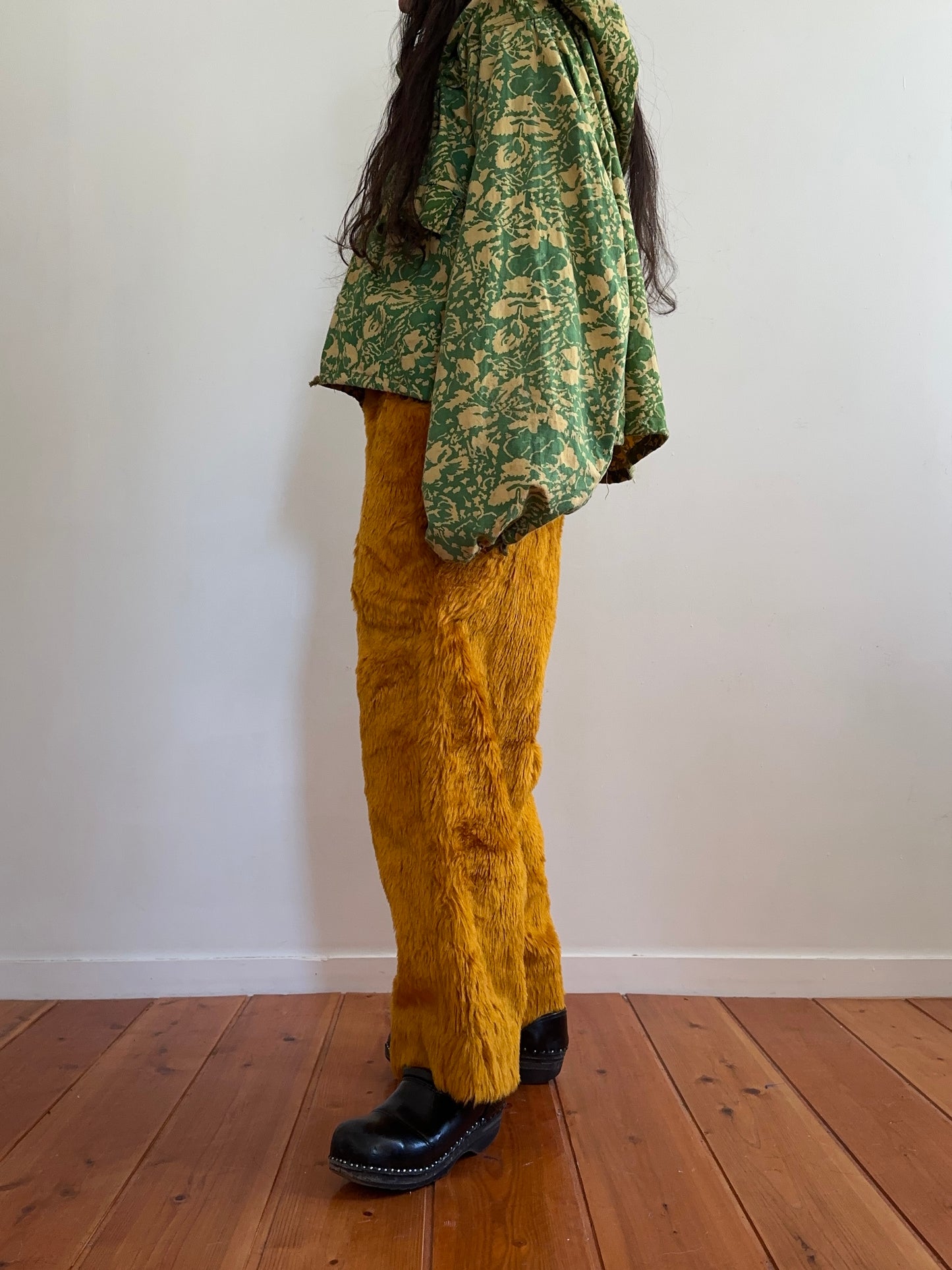 old fur pants / gold