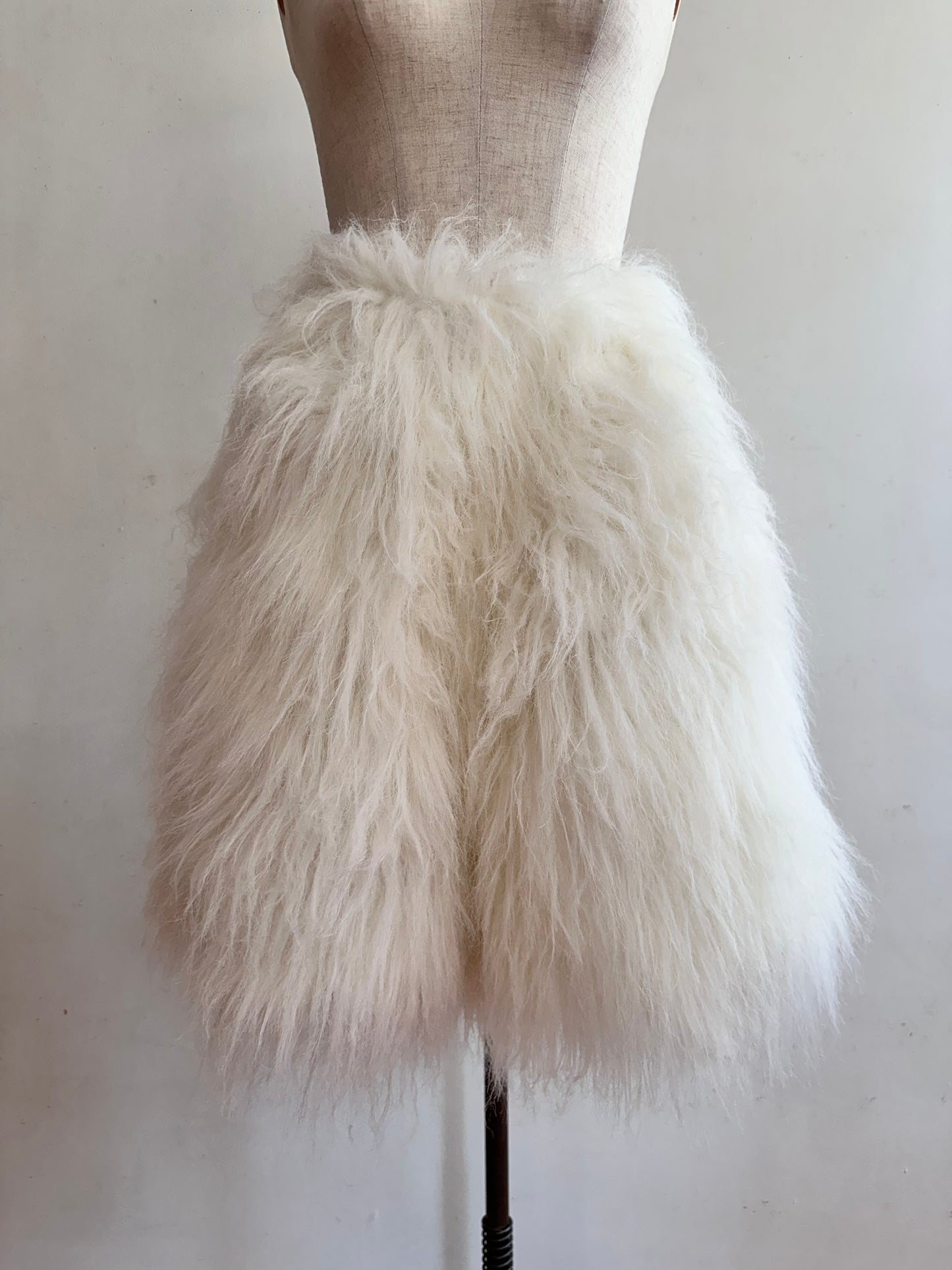 old fur short pants / white