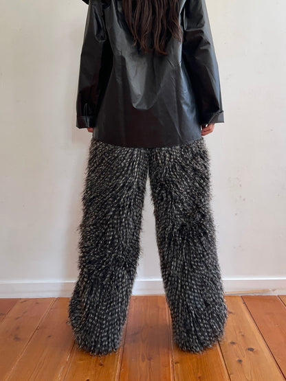 old fur pants / peacock black
