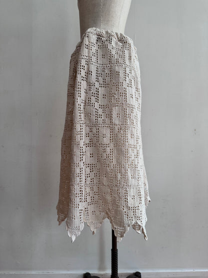 old crochet lace tuck short pants