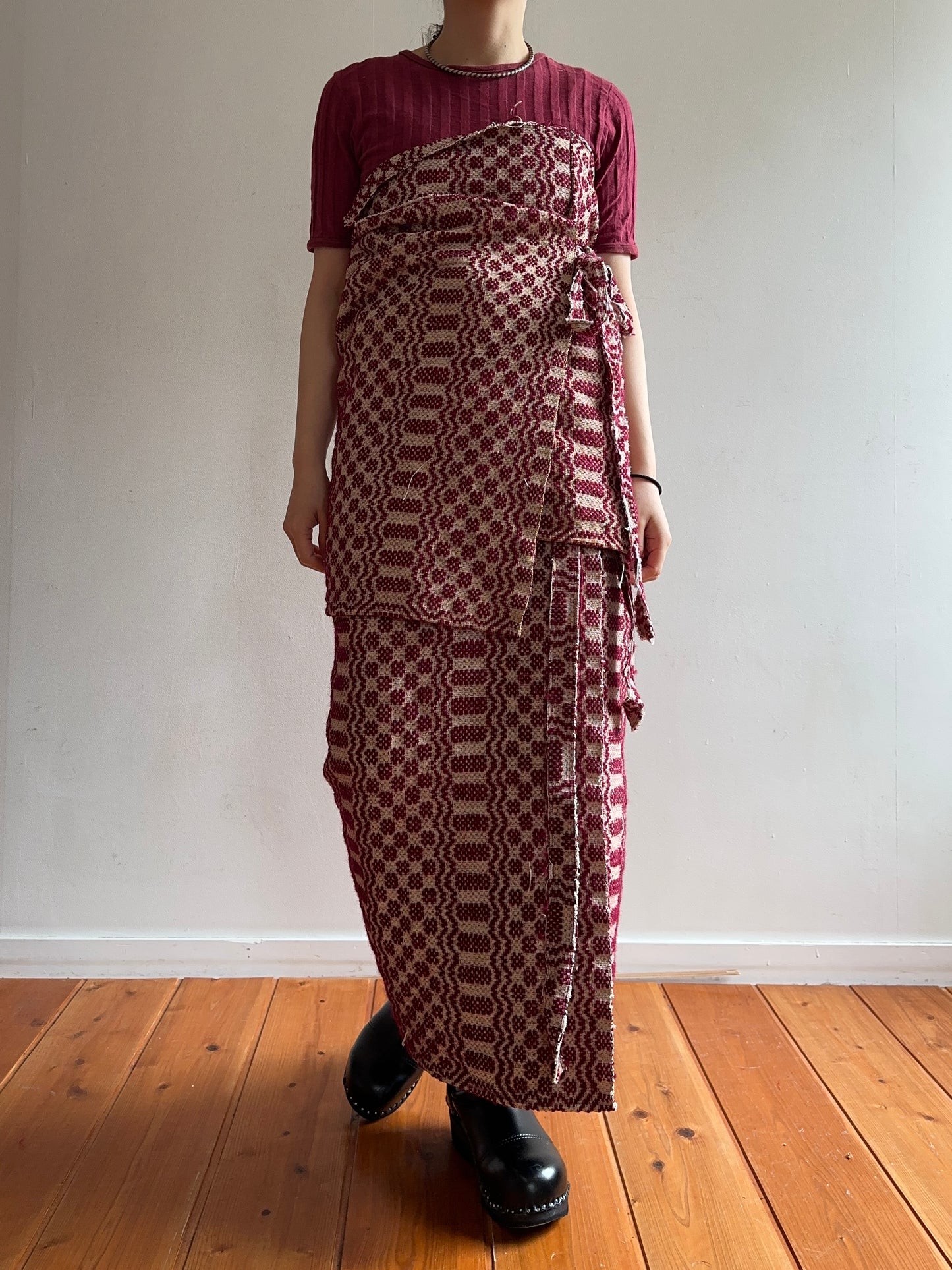 old coverlet wrap short skirt / bordeaux