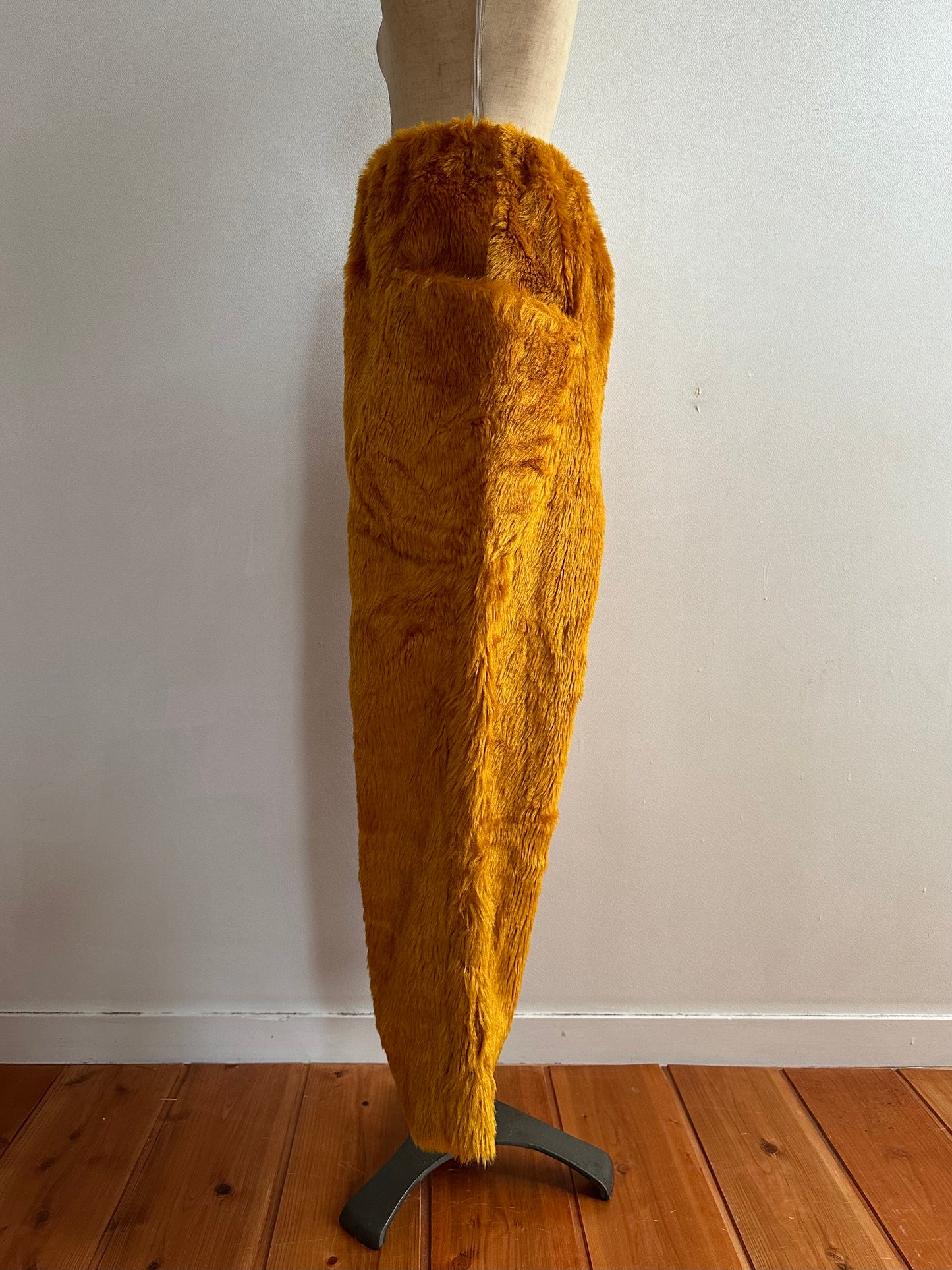 old fur pants / gold