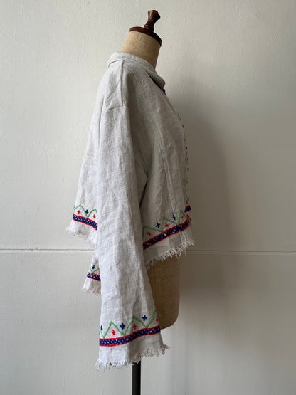 giacca corta in lino vecchio cucita a mano