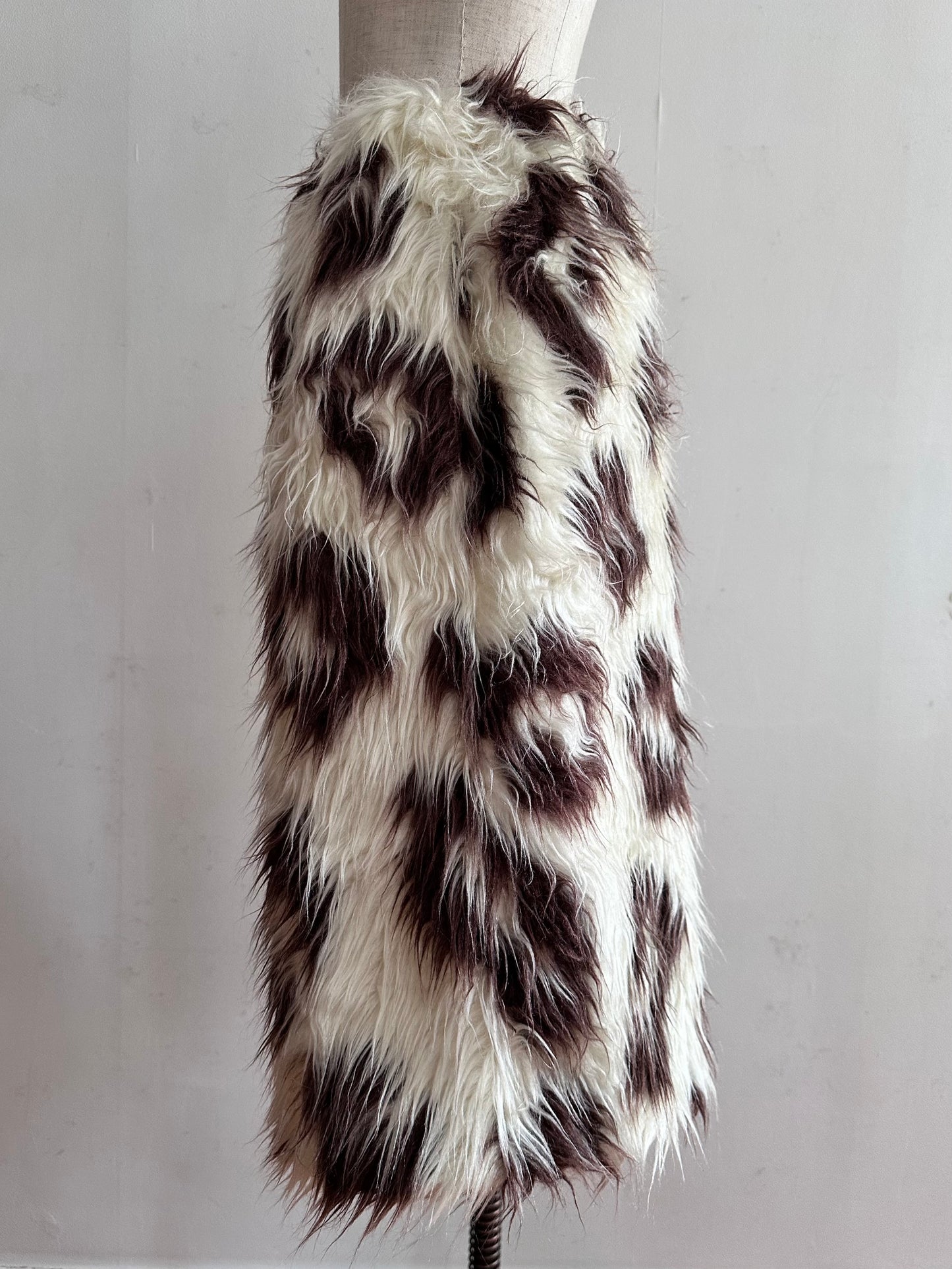 old fur half pants / snow leopard