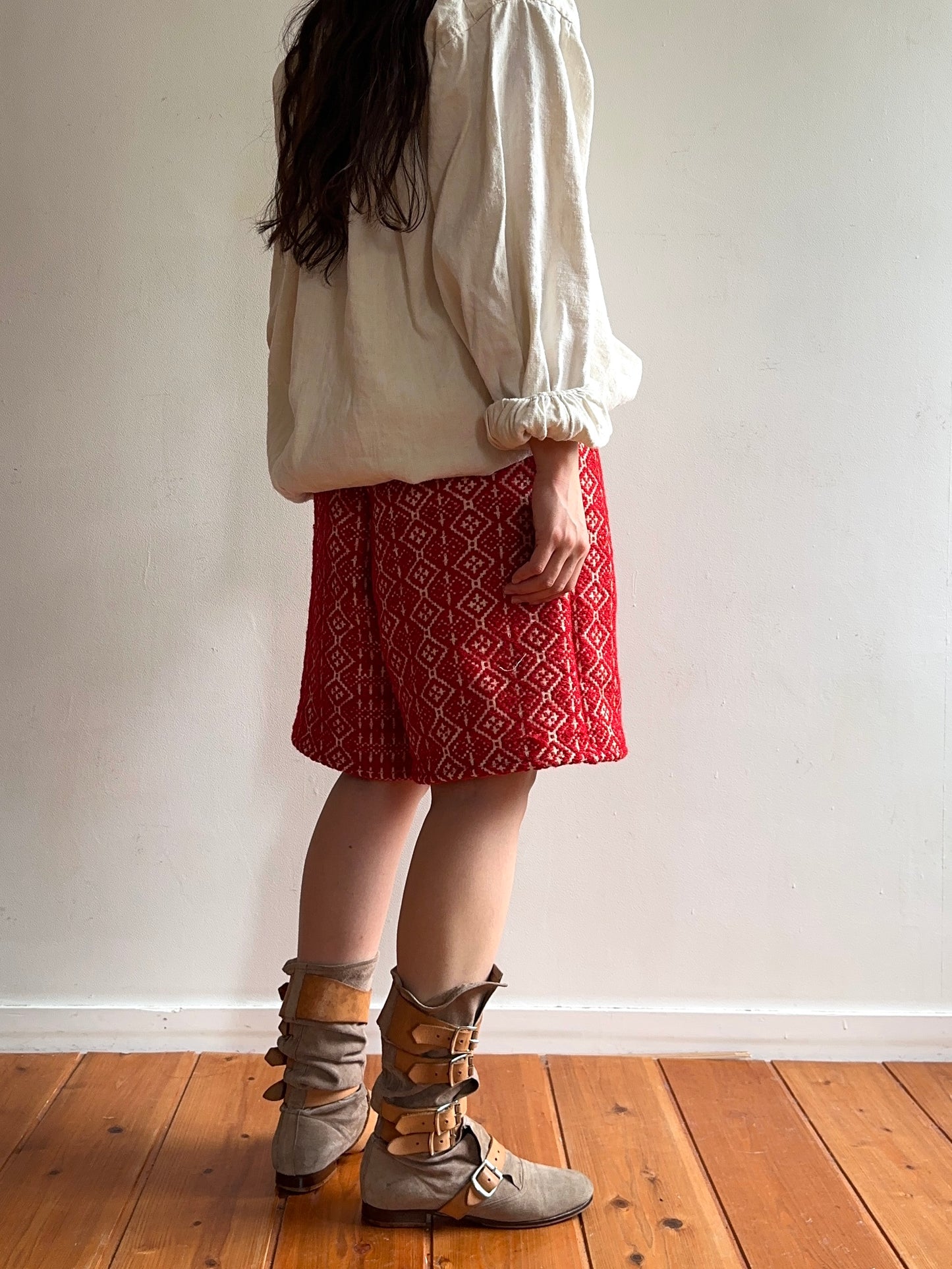 old coverlet short pants / red