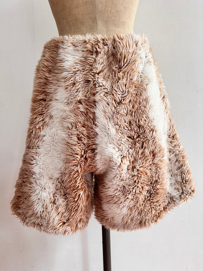 old fur short pants /gizmo