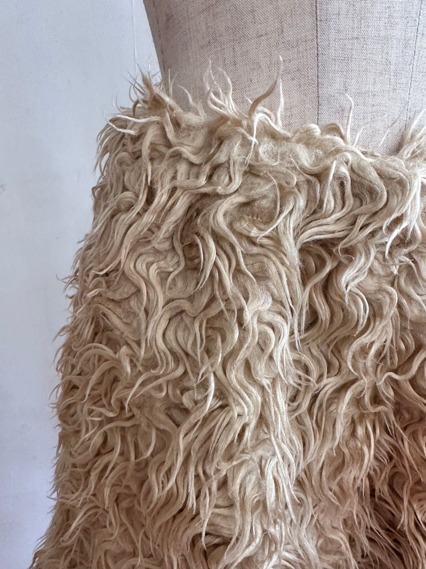 old fur short pants / ivory