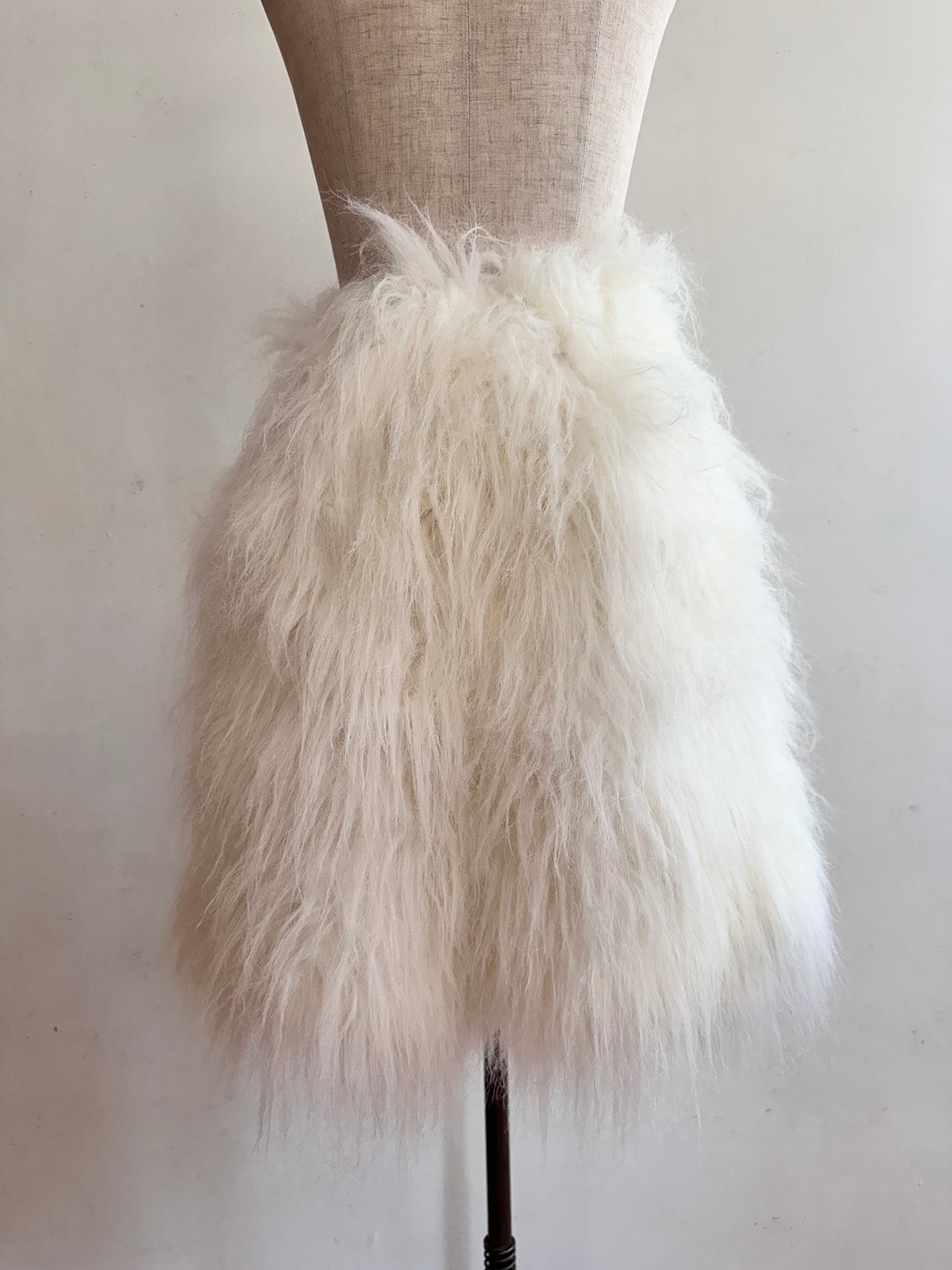 old fur short pants / white