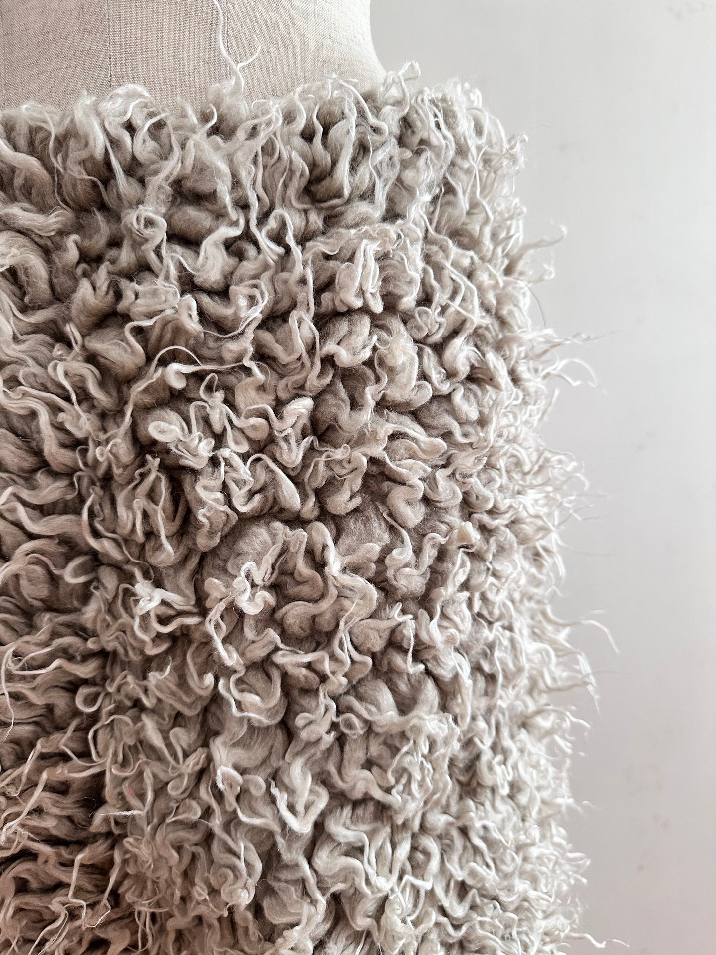 old fur pants / gray×silver