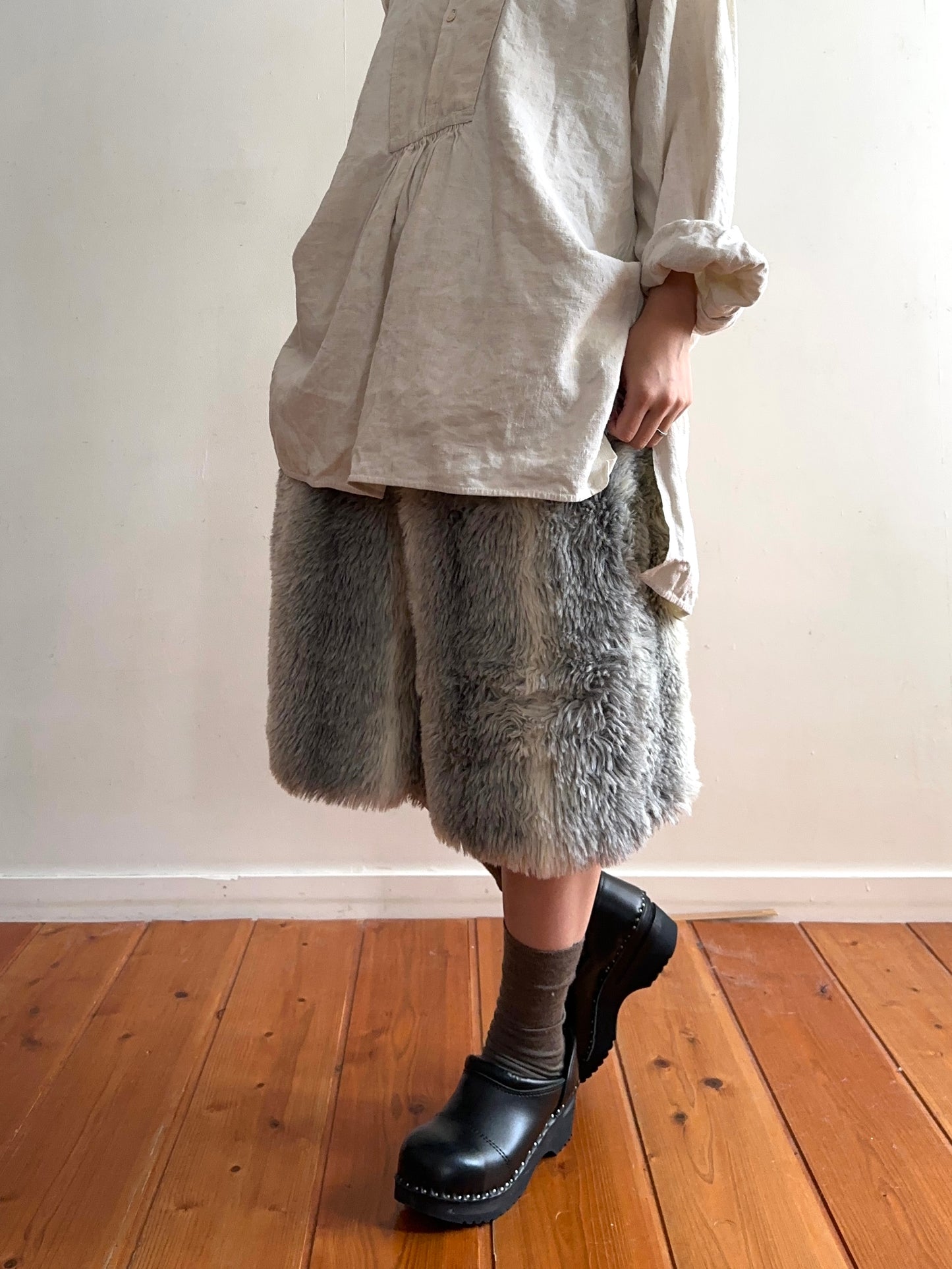 old fur half pants / gray×white