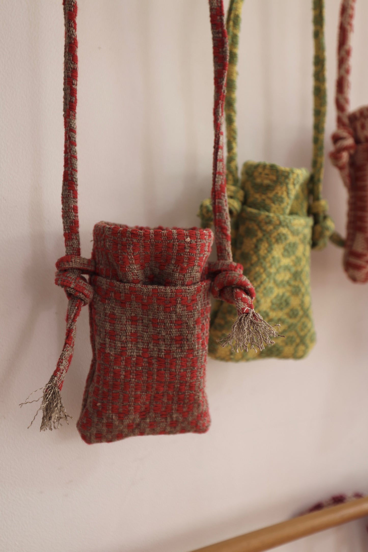 old coverlet shun-chan porch / garage×red