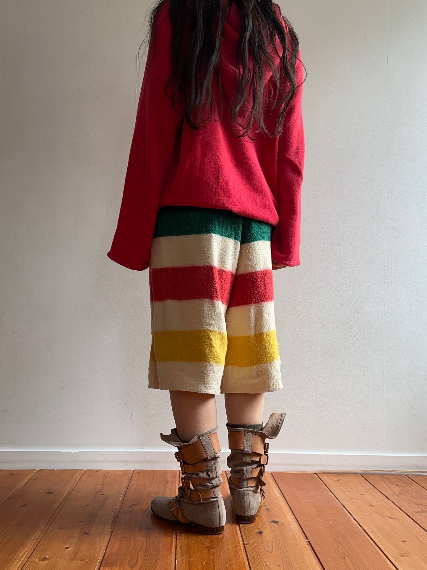 old blanket short pants / border