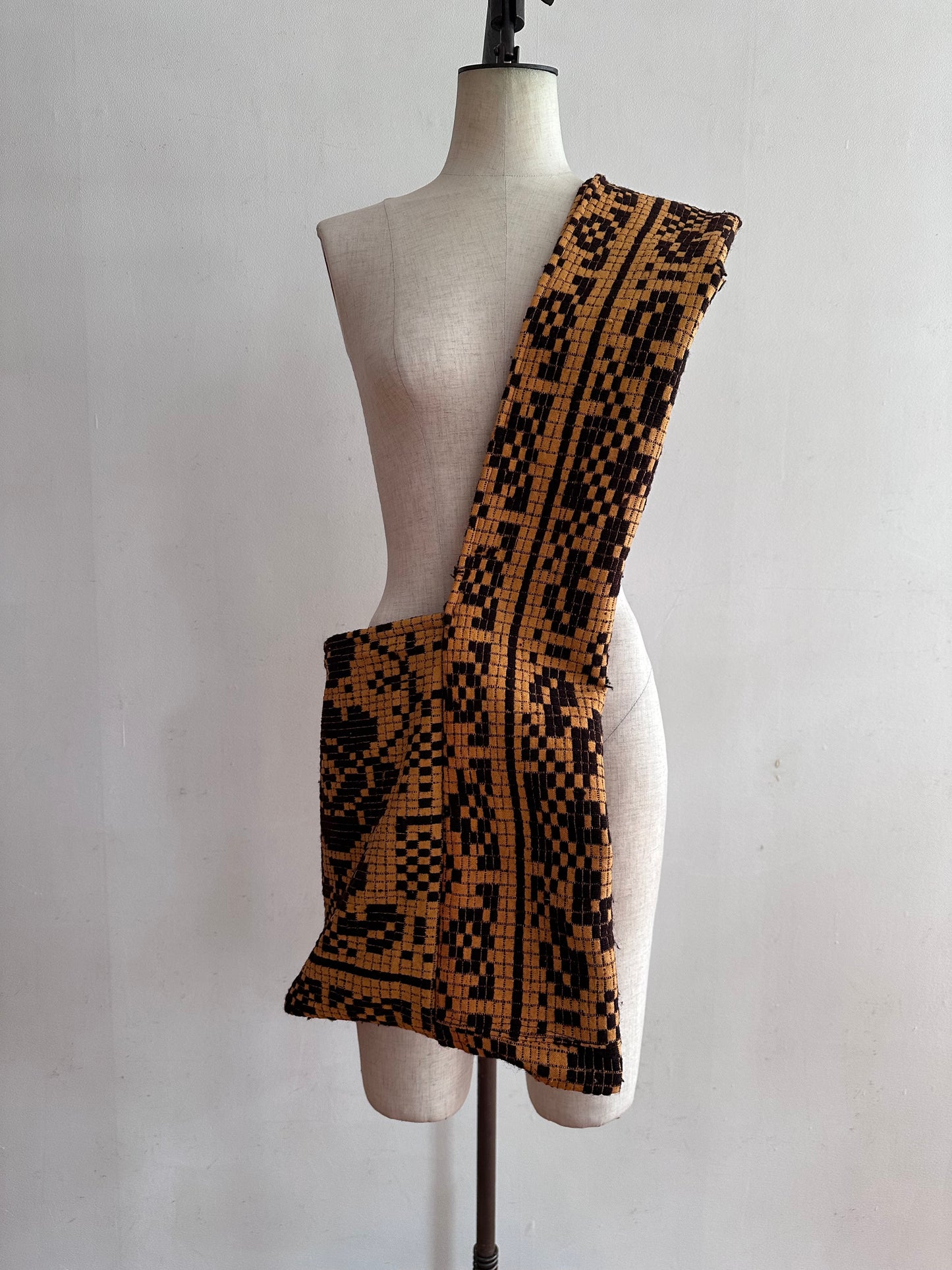 old coverlet monk bag / orange