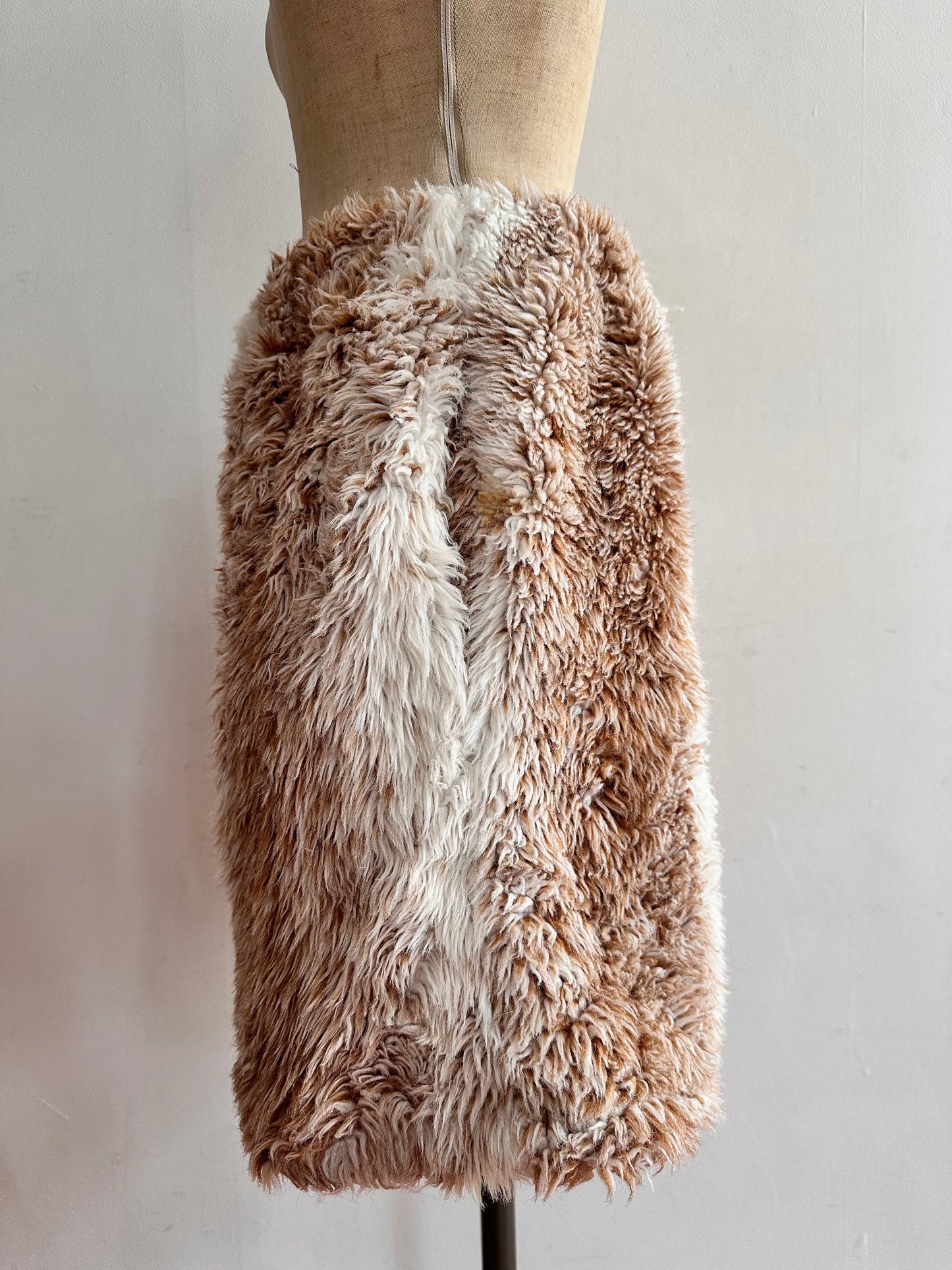 old fur short pants /gizmo