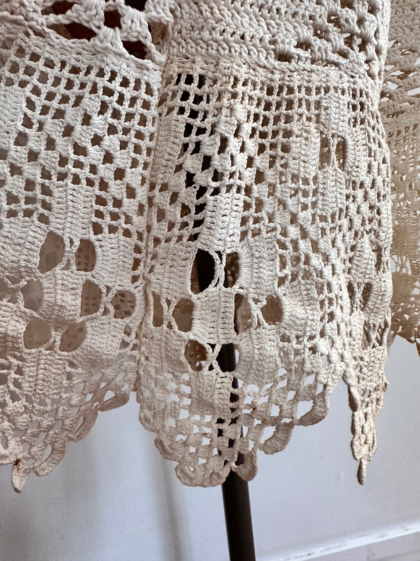old crochet lace tuck short pants