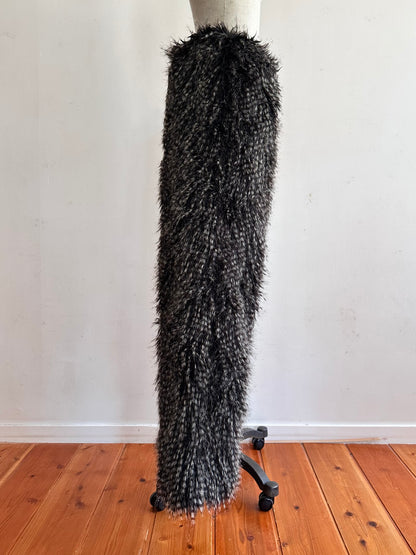 old fur pants / peacock black