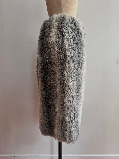 old fur half pants / gray×white