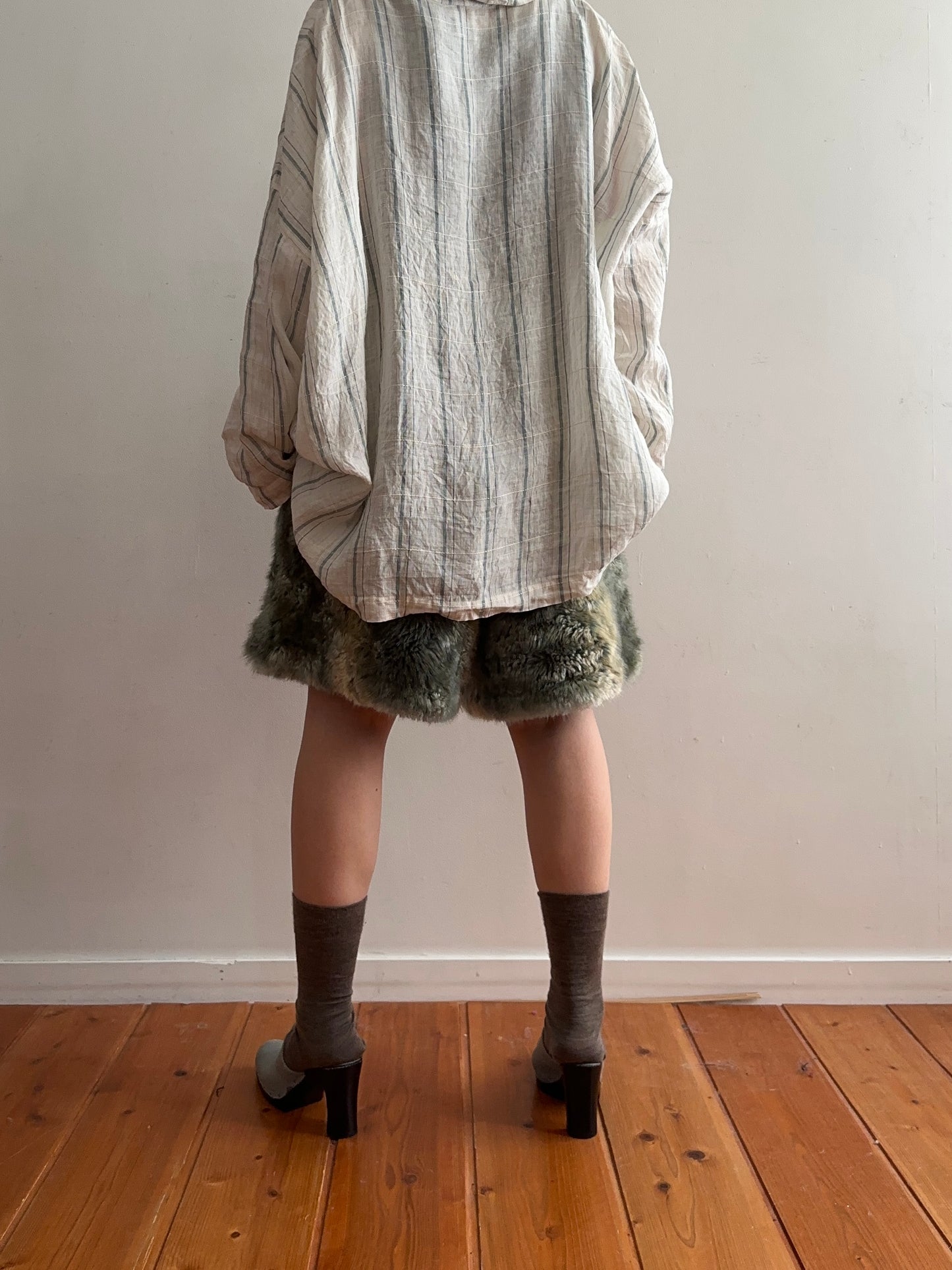 old fur short pants / fog blue