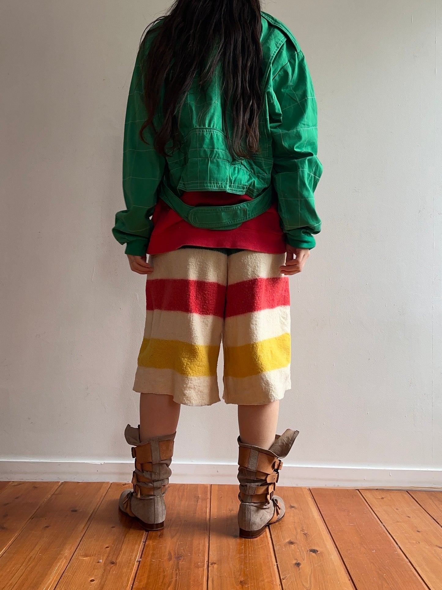 old blanket short pants / border