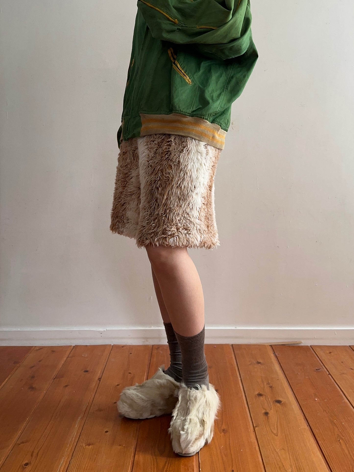 old fur short pants /gizmo