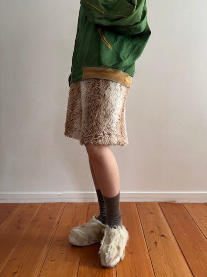 old fur short pants /gizmo