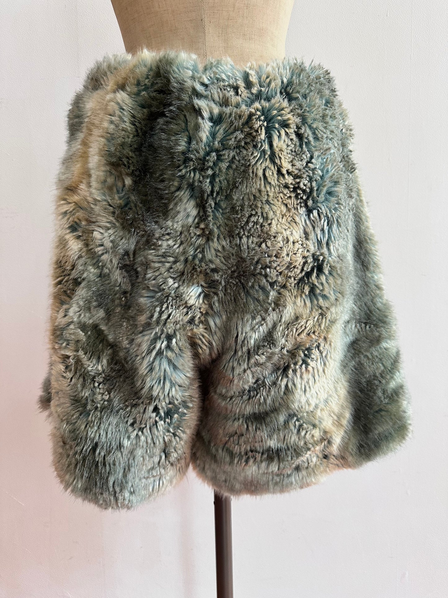 old fur short pants / fog blue