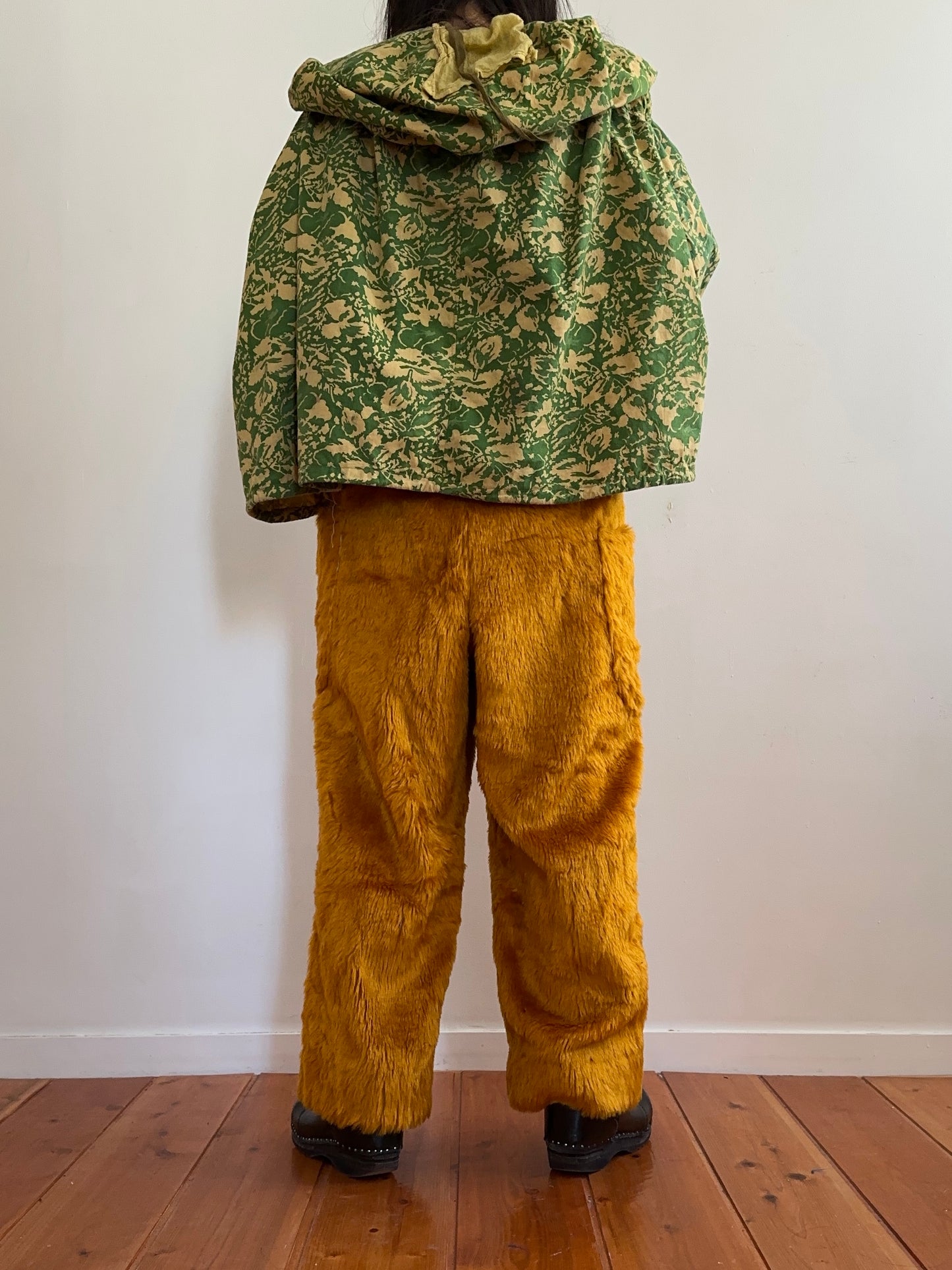 old fur pants / gold