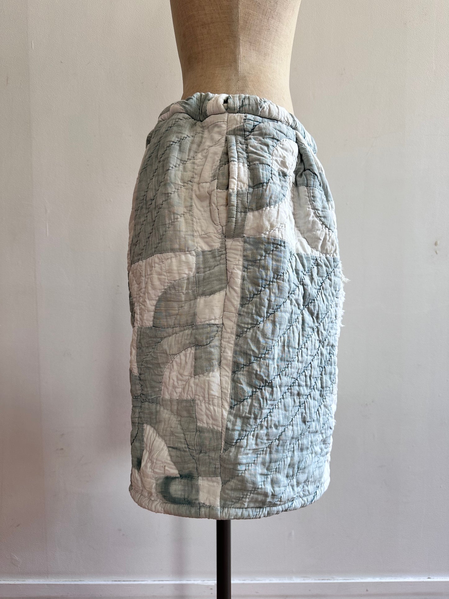 old quilt tuck short pants