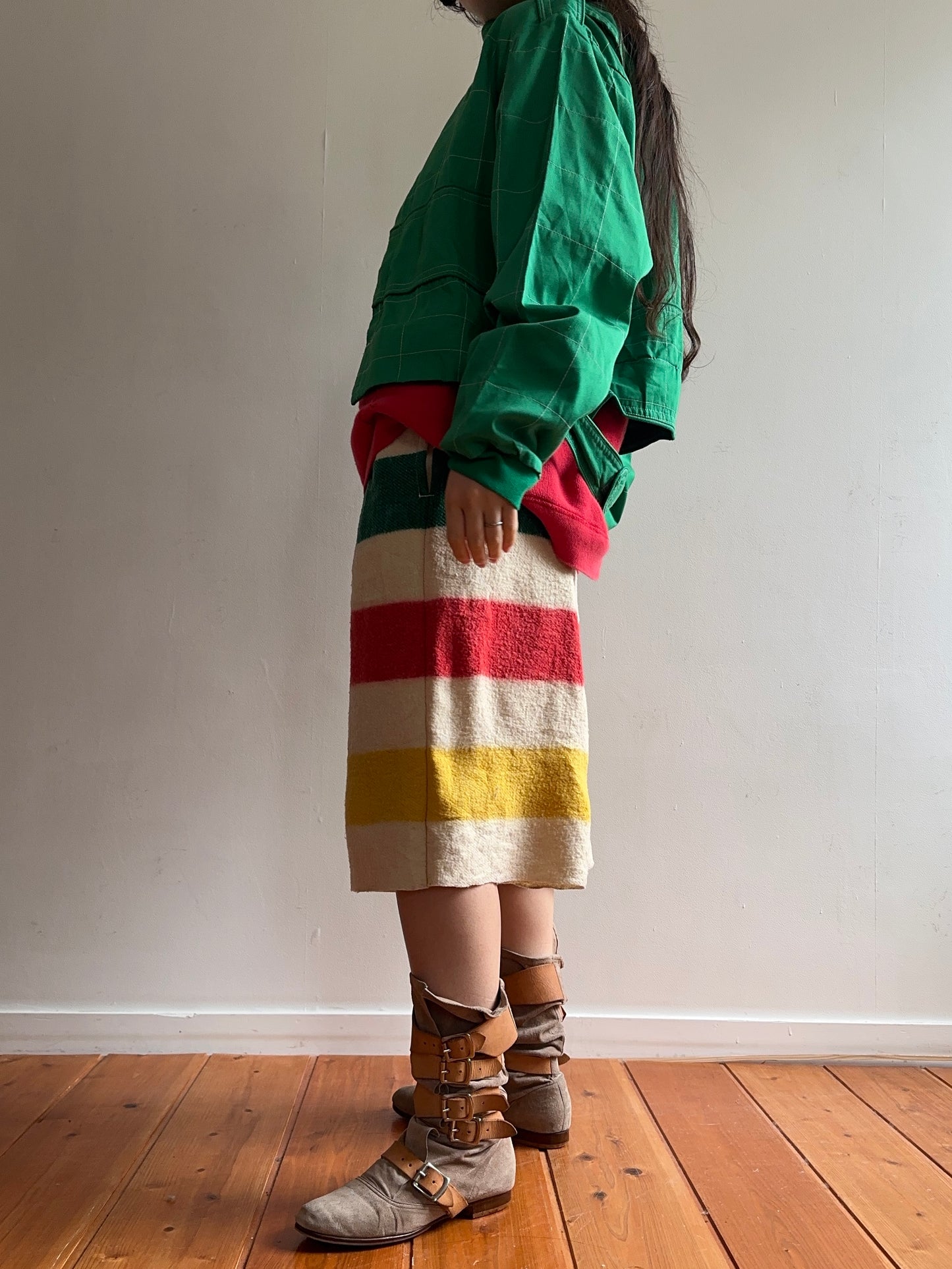 old blanket short pants / border