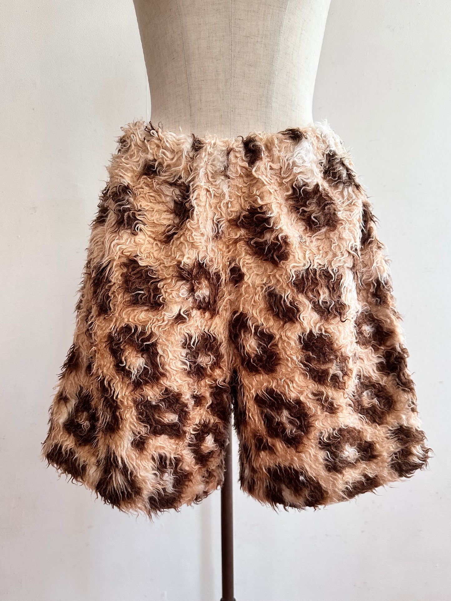 old fur short pants / leopard