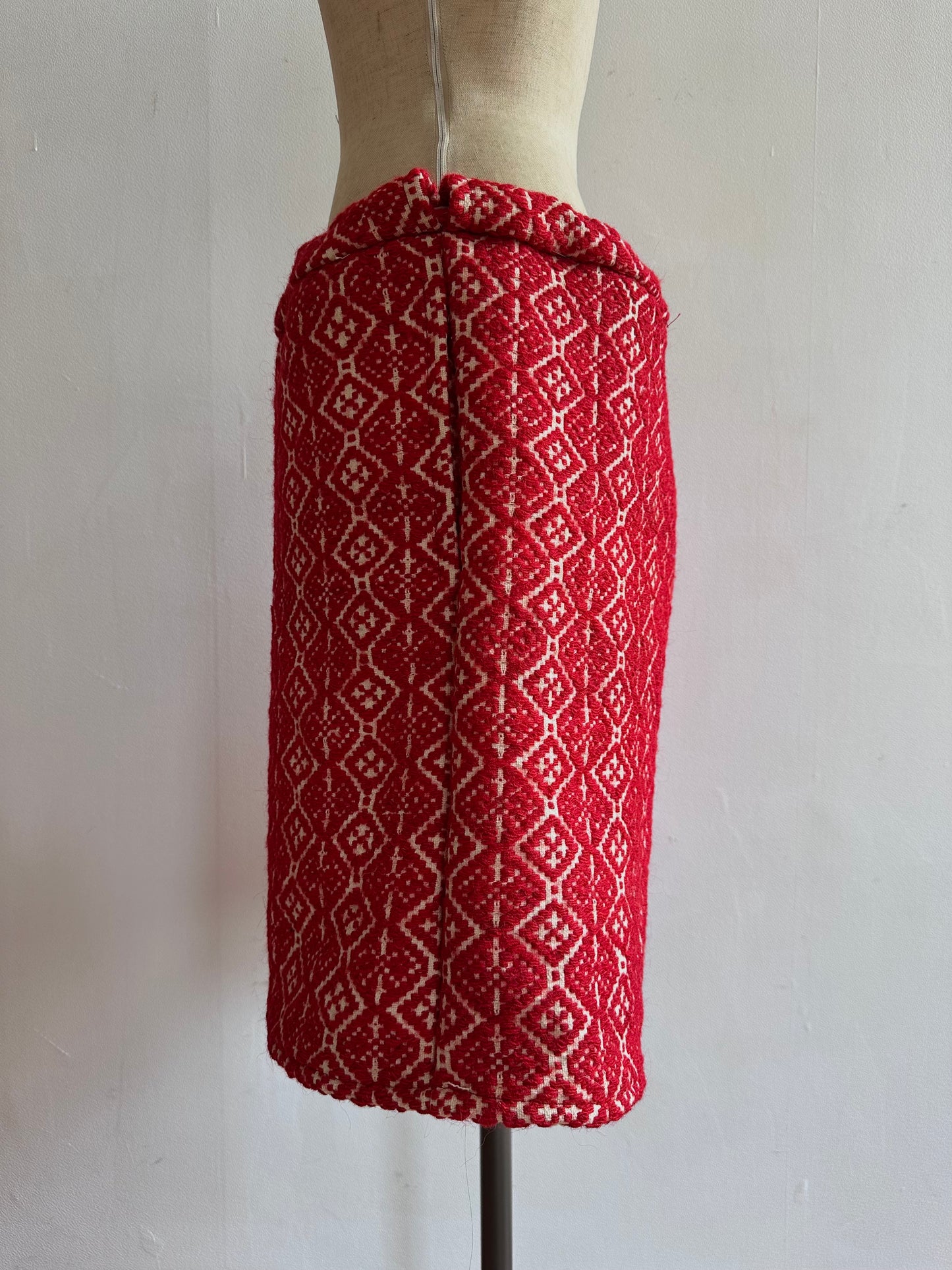 old coverlet short pants / red