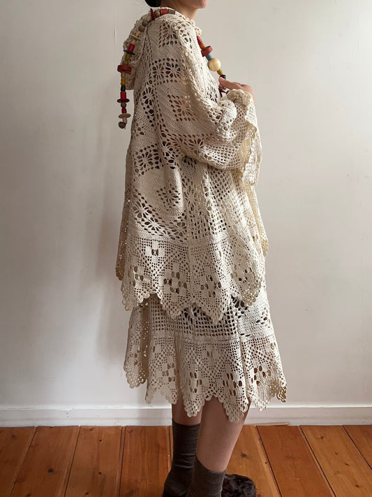 old crochet lace tuck short pants